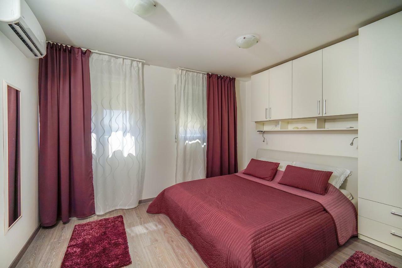 Stay In سبليت المظهر الخارجي الصورة