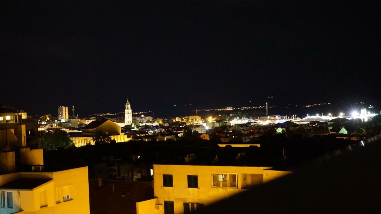 Stay In سبليت المظهر الخارجي الصورة
